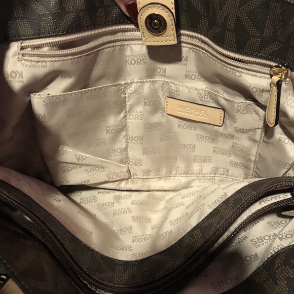 Michael Kors Bag! - Picture 3 of 4